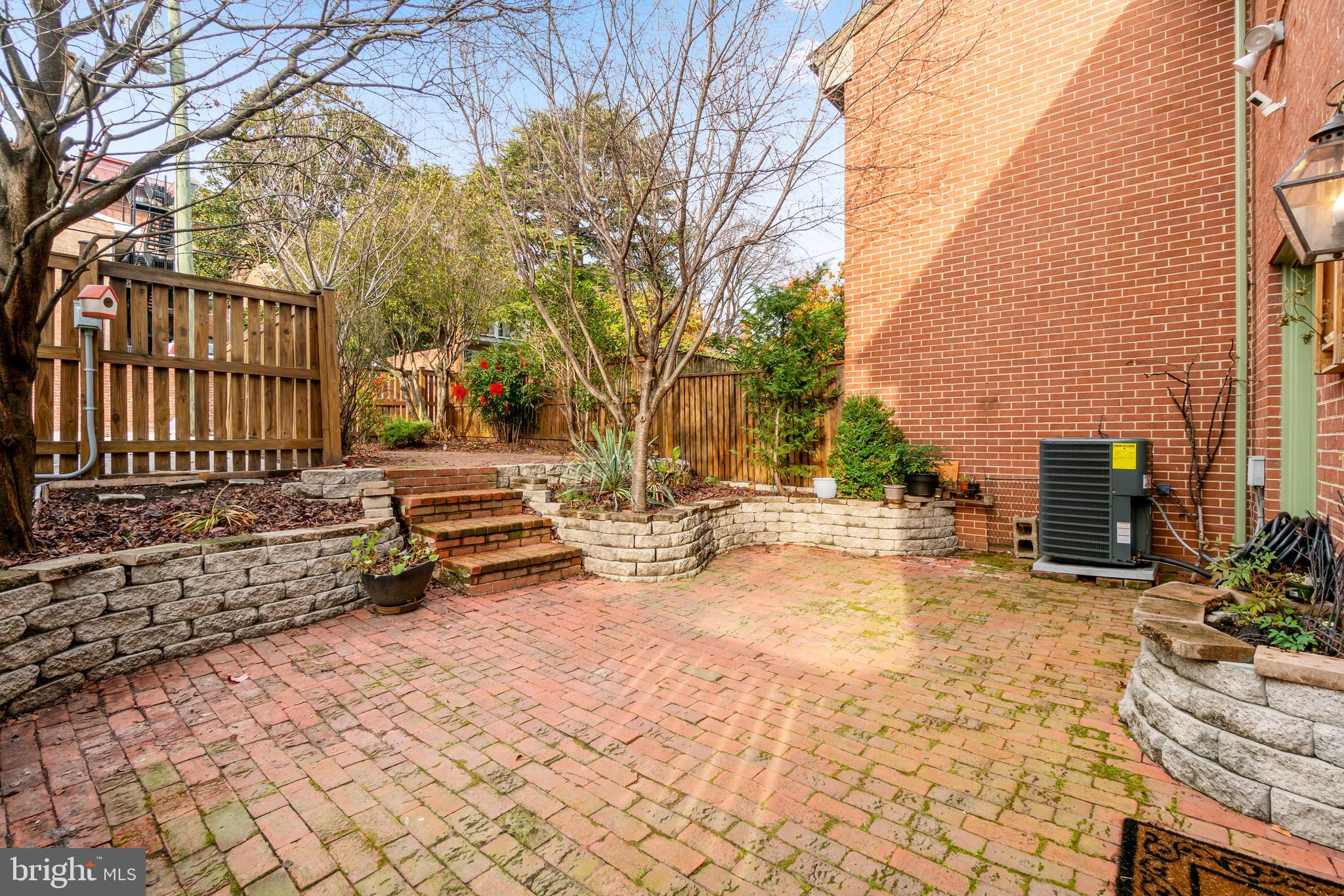 212 Bolton Pl