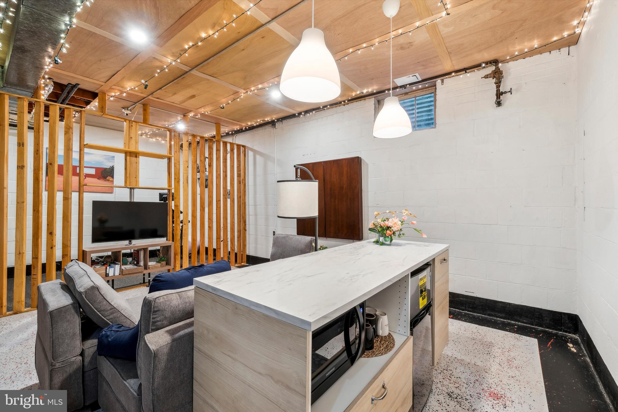 212 Bolton Pl