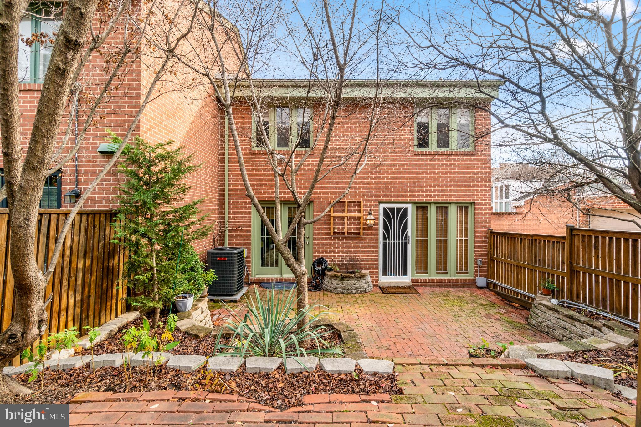 212 Bolton Pl