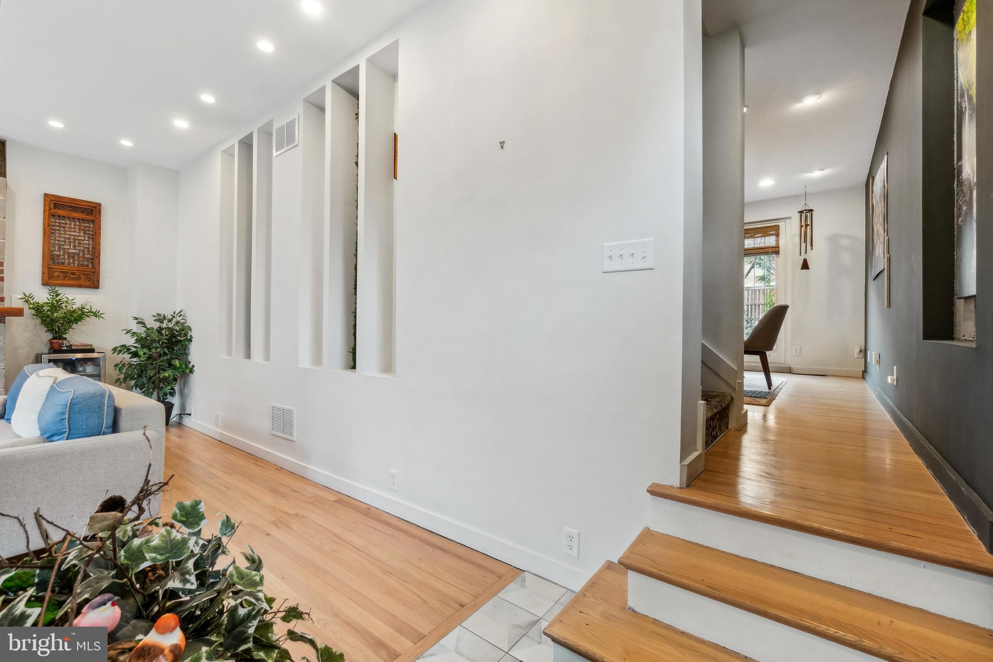 212 Bolton Pl