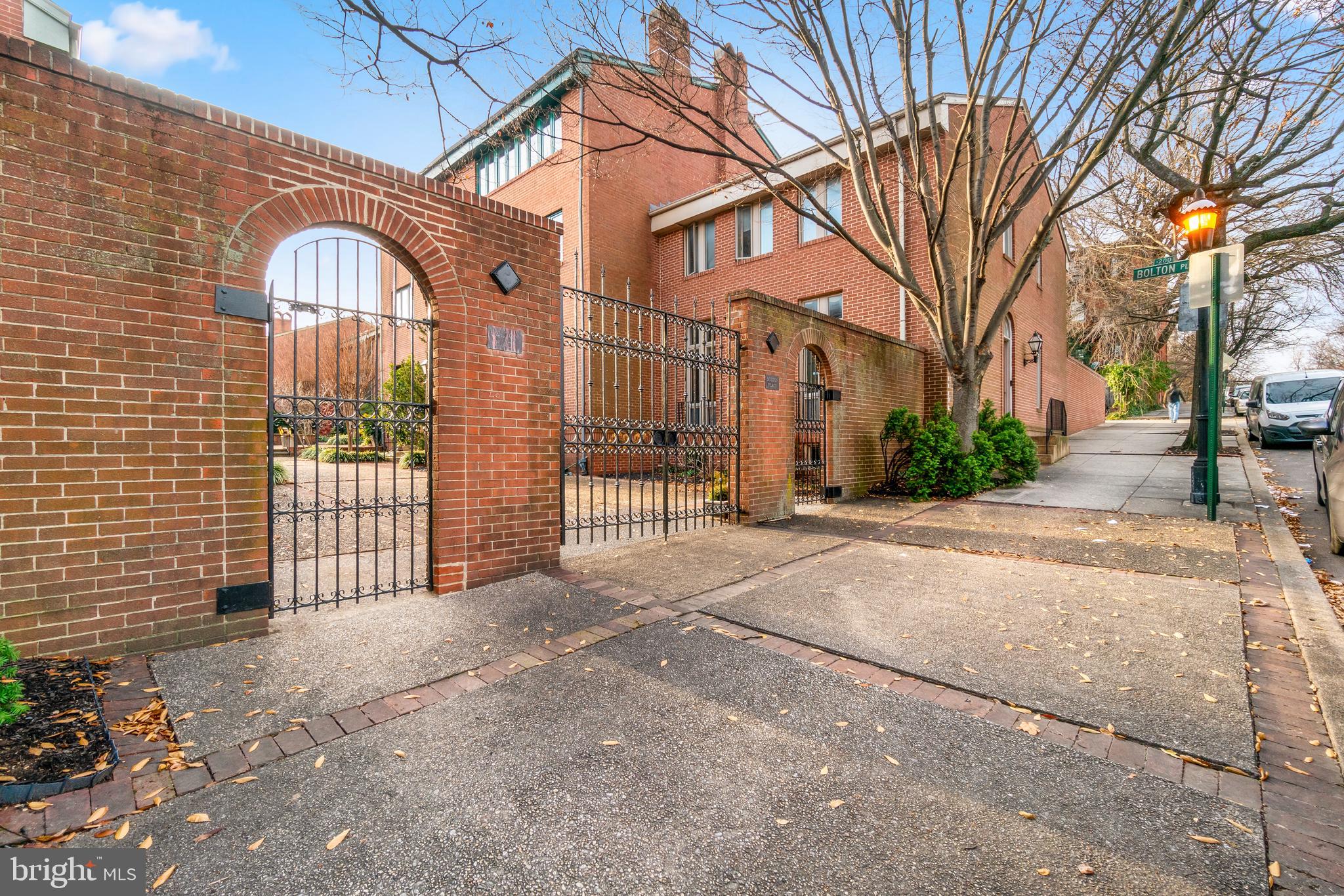212 Bolton Pl