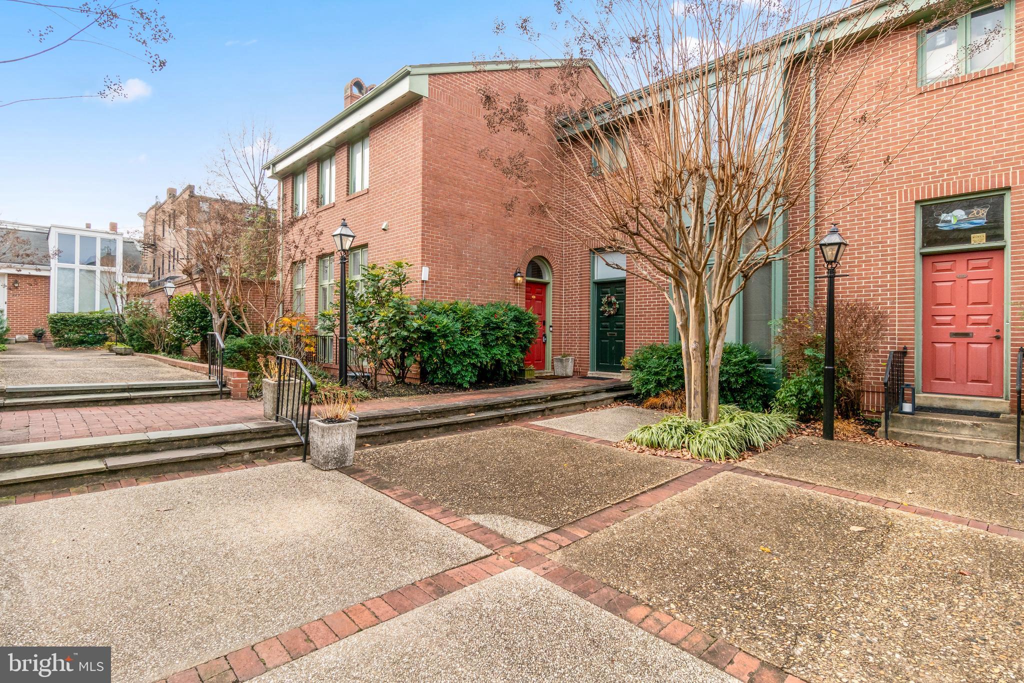 212 Bolton Pl