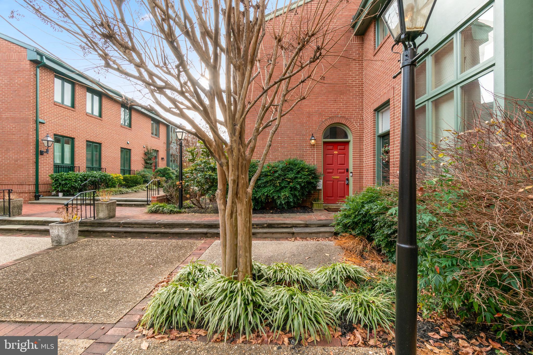 212 Bolton Pl