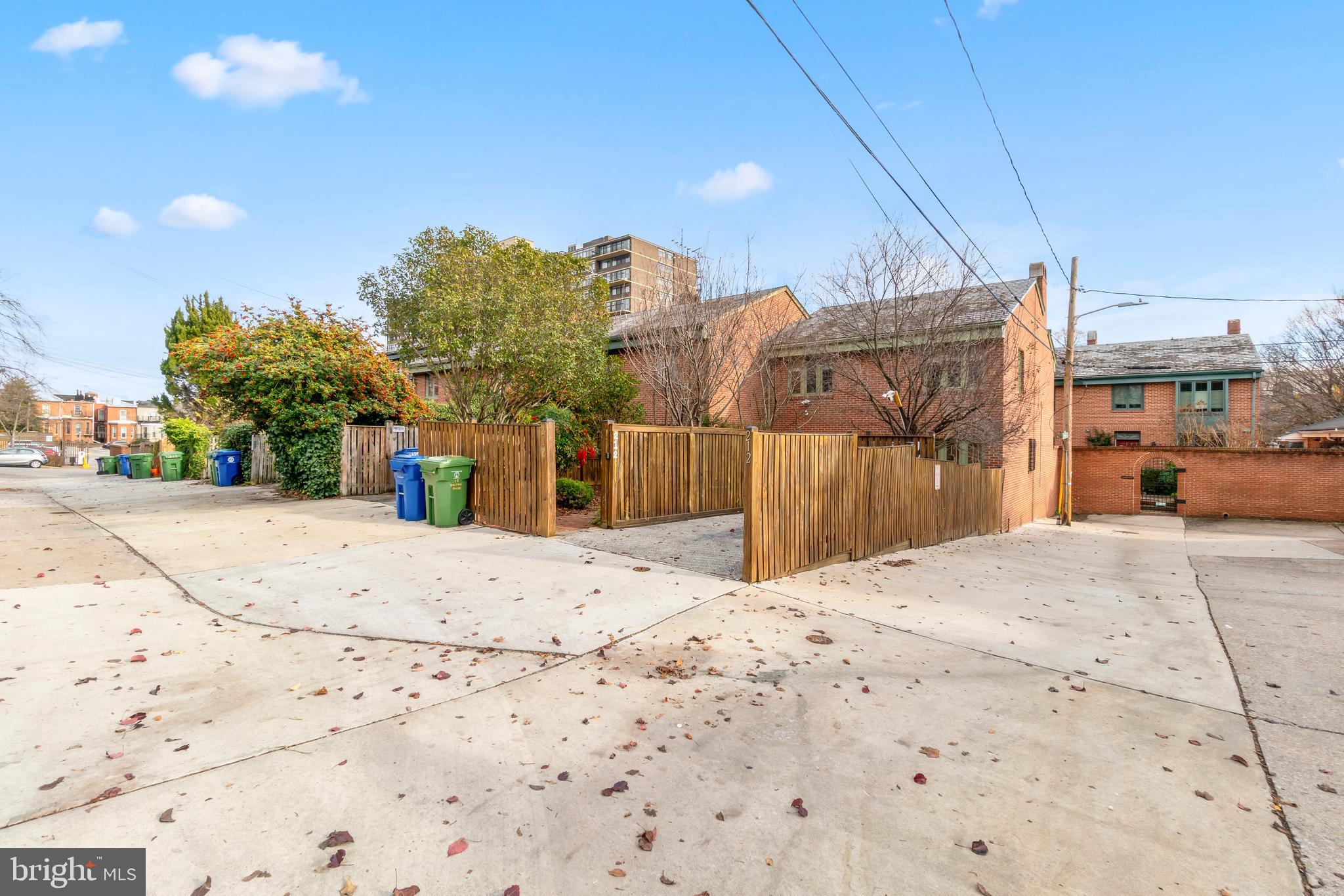 212 Bolton Pl