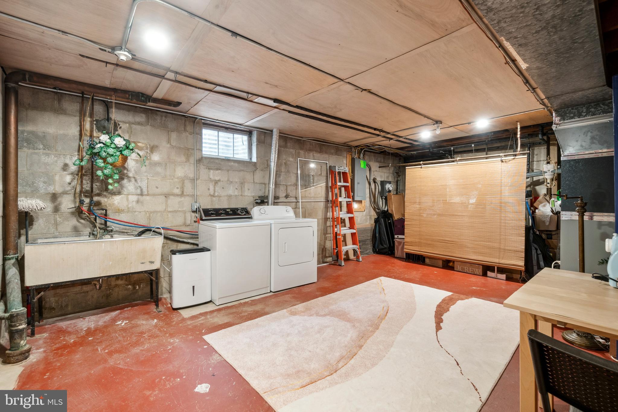 212 Bolton Pl