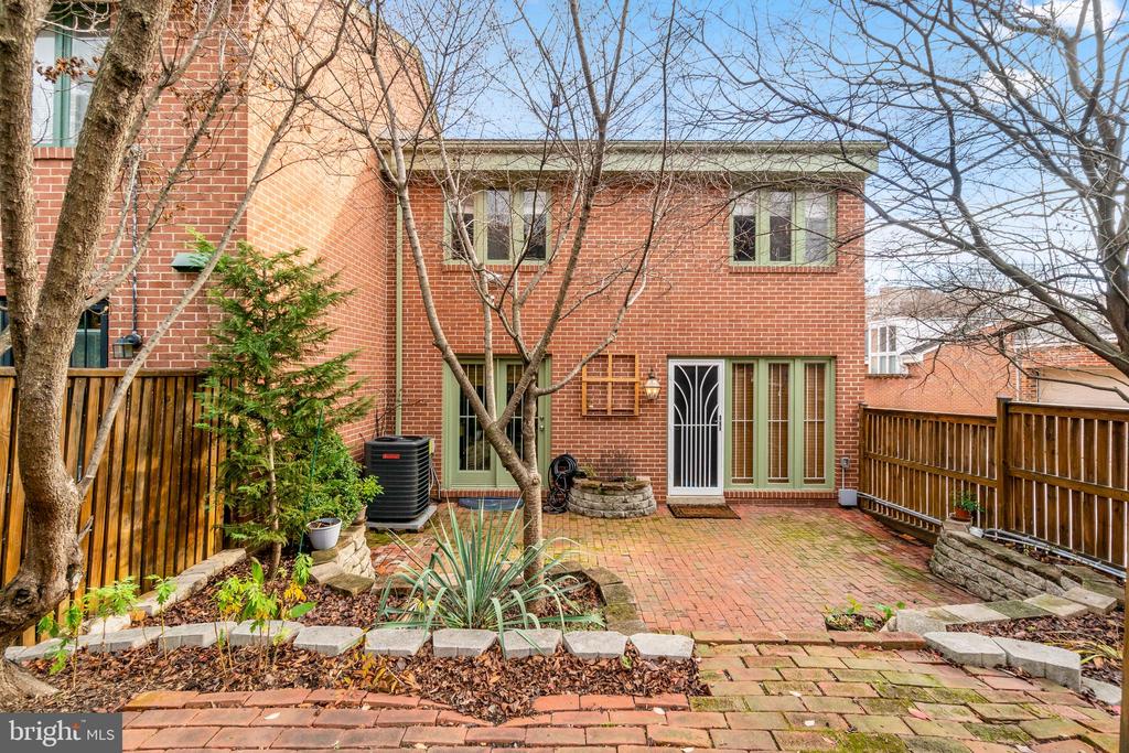 212 Bolton Pl
