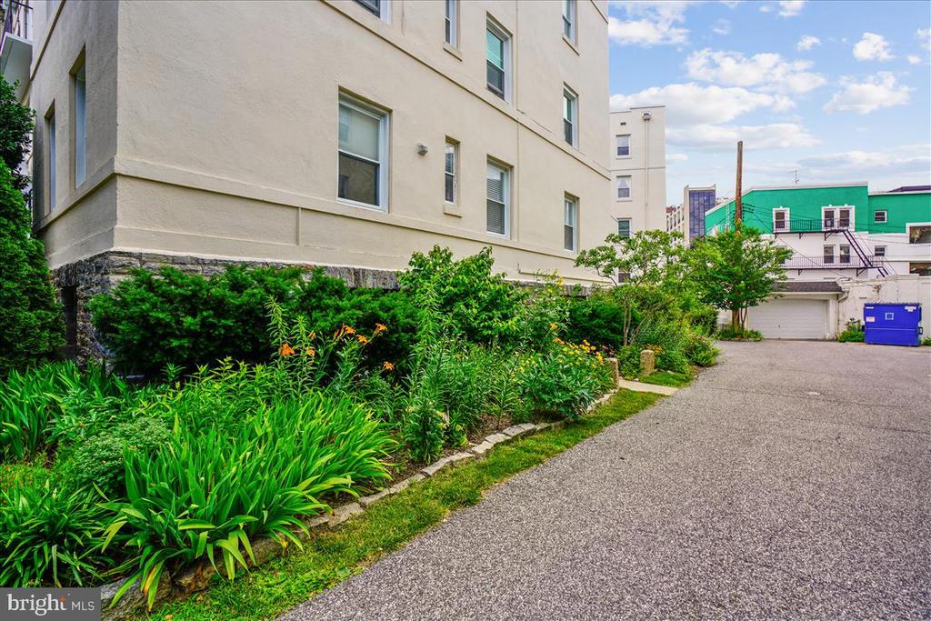 3405 GREENWAY #2