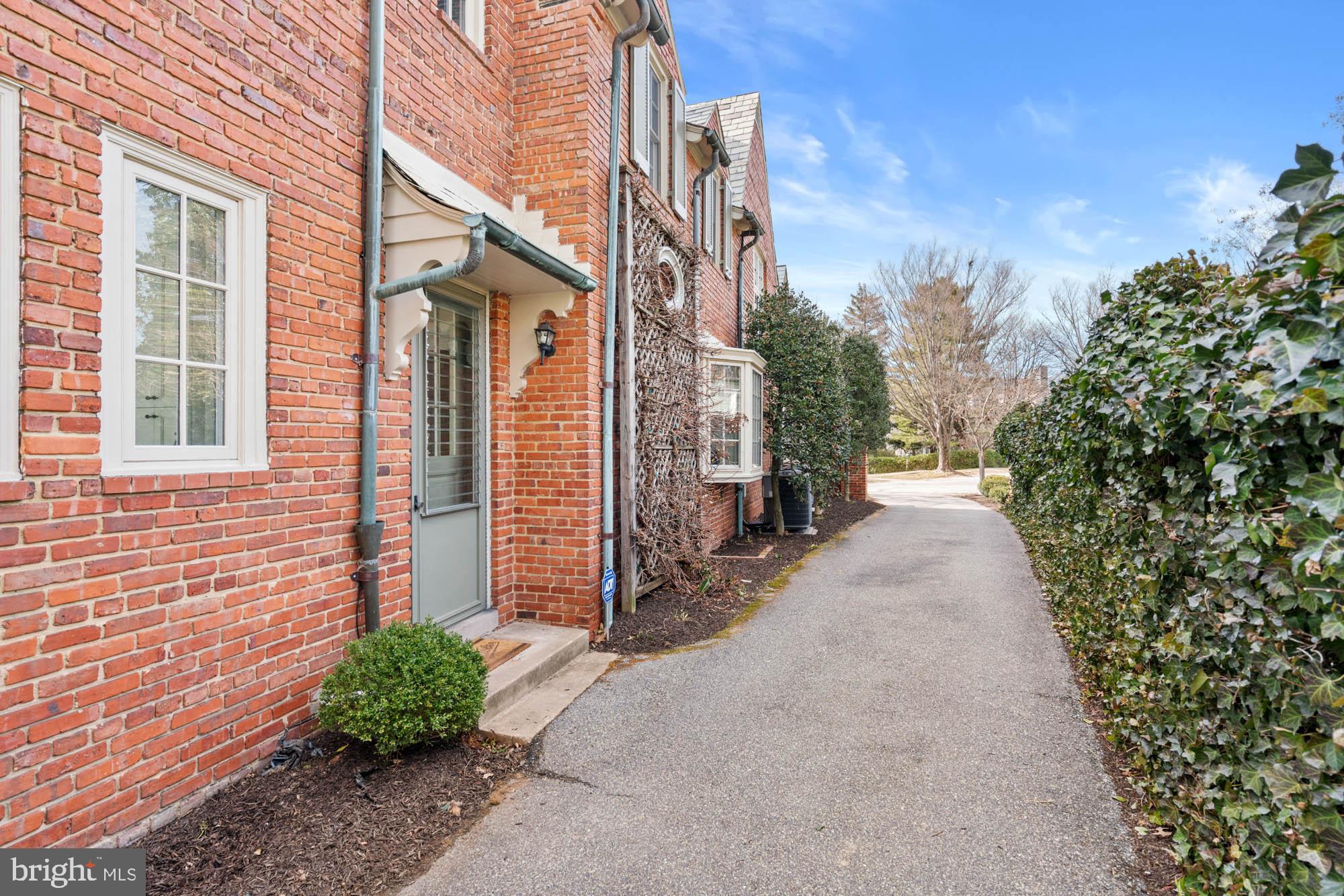 7 Charlcote Pl