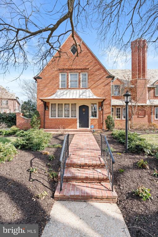 7 Charlcote Pl