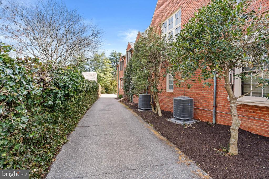 7 Charlcote Pl