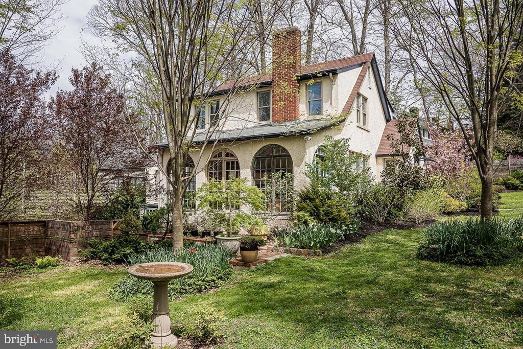2244 Crest Rd