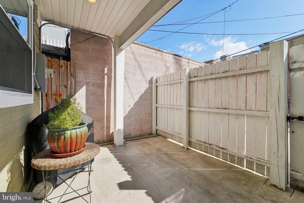 1511 William St