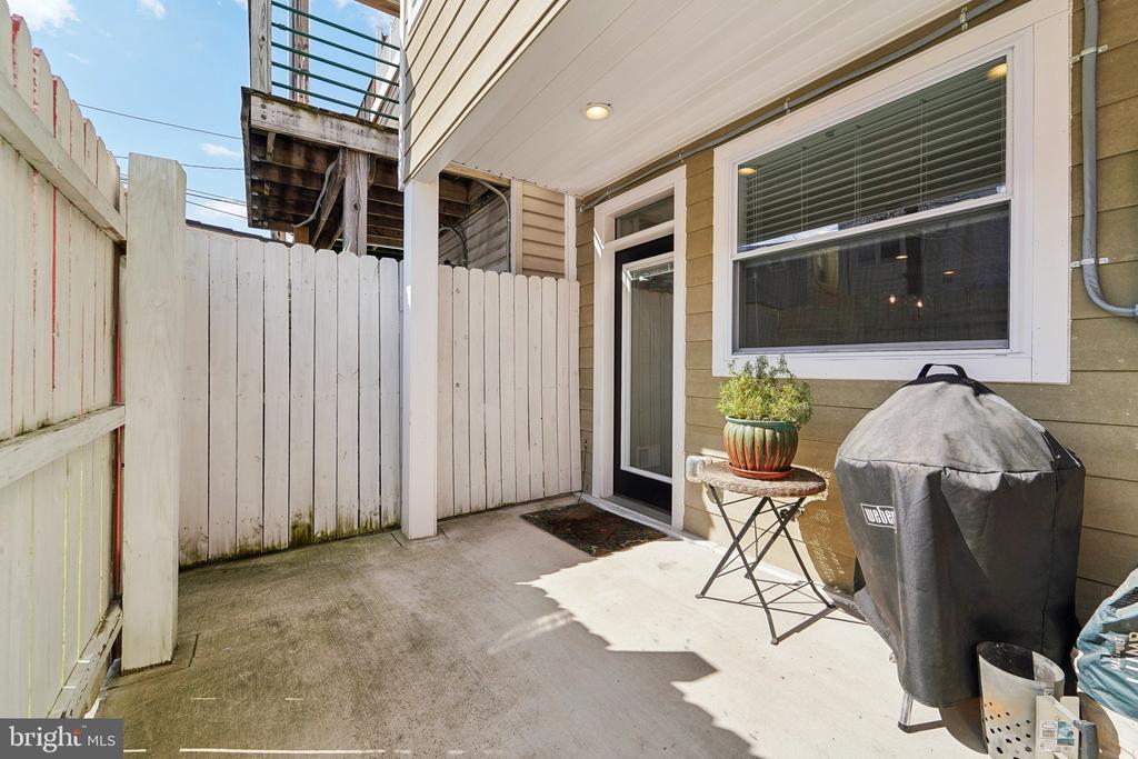 1511 William St