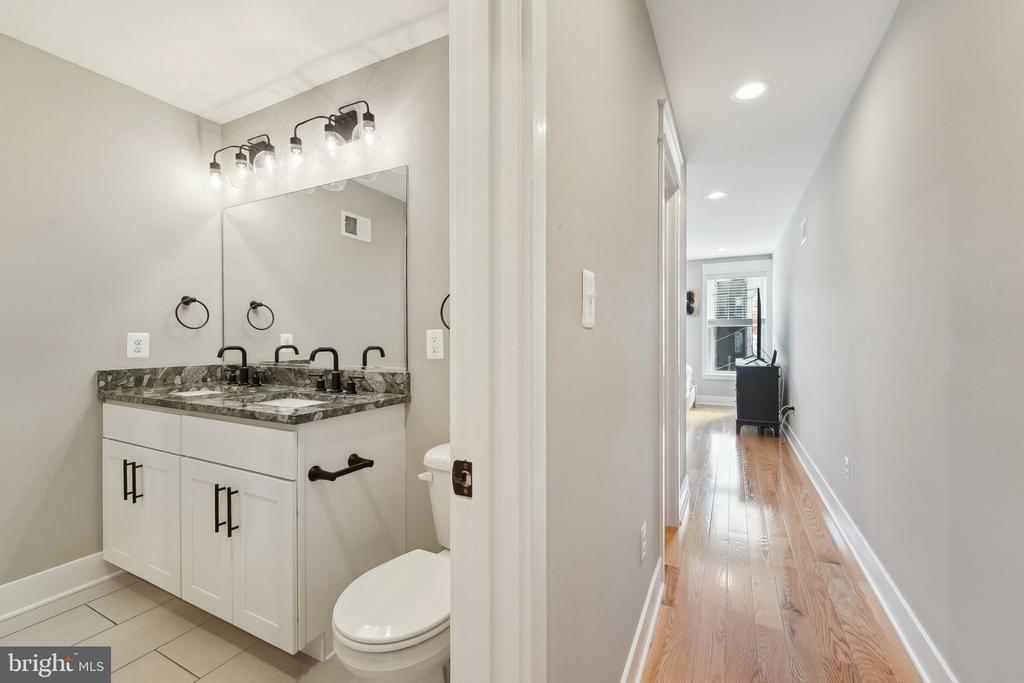 1511 William St