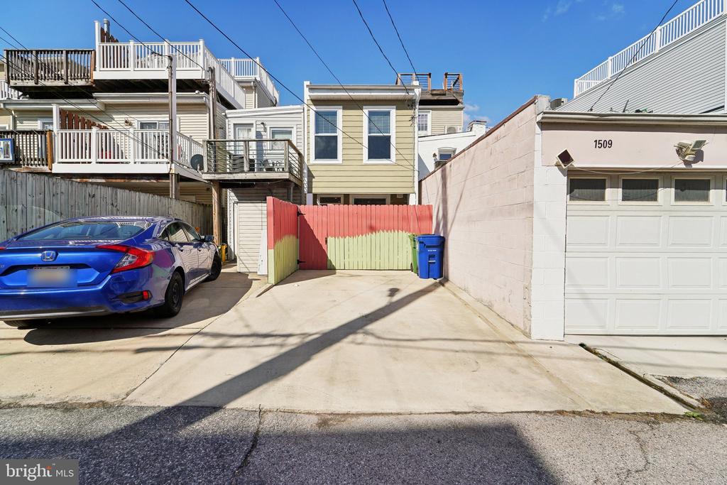 1511 William St