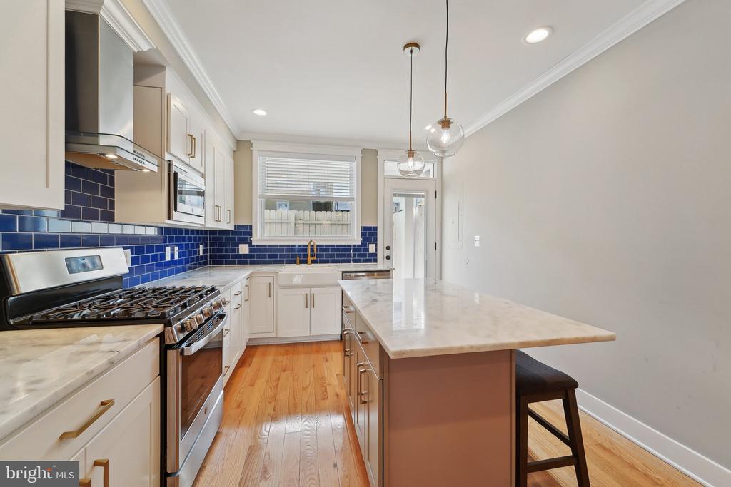 1511 William St