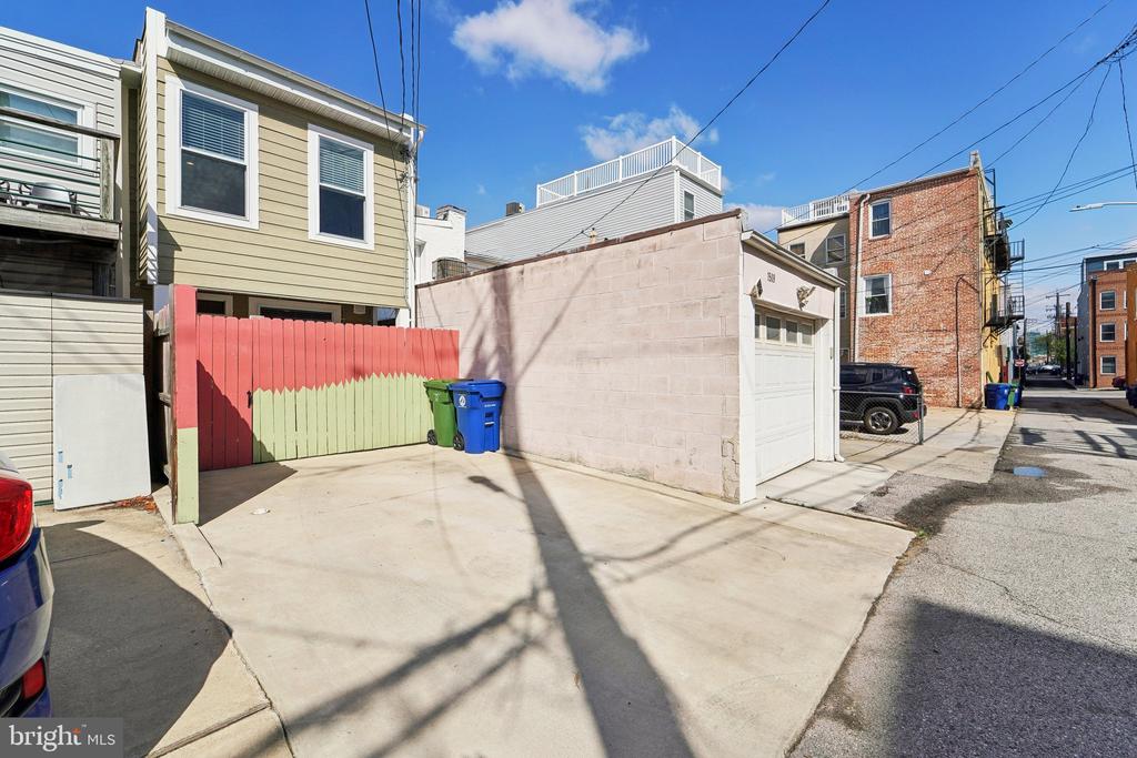 1511 William St