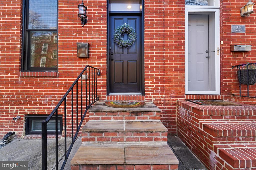 1511 William St