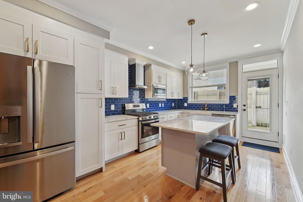 1511 William St