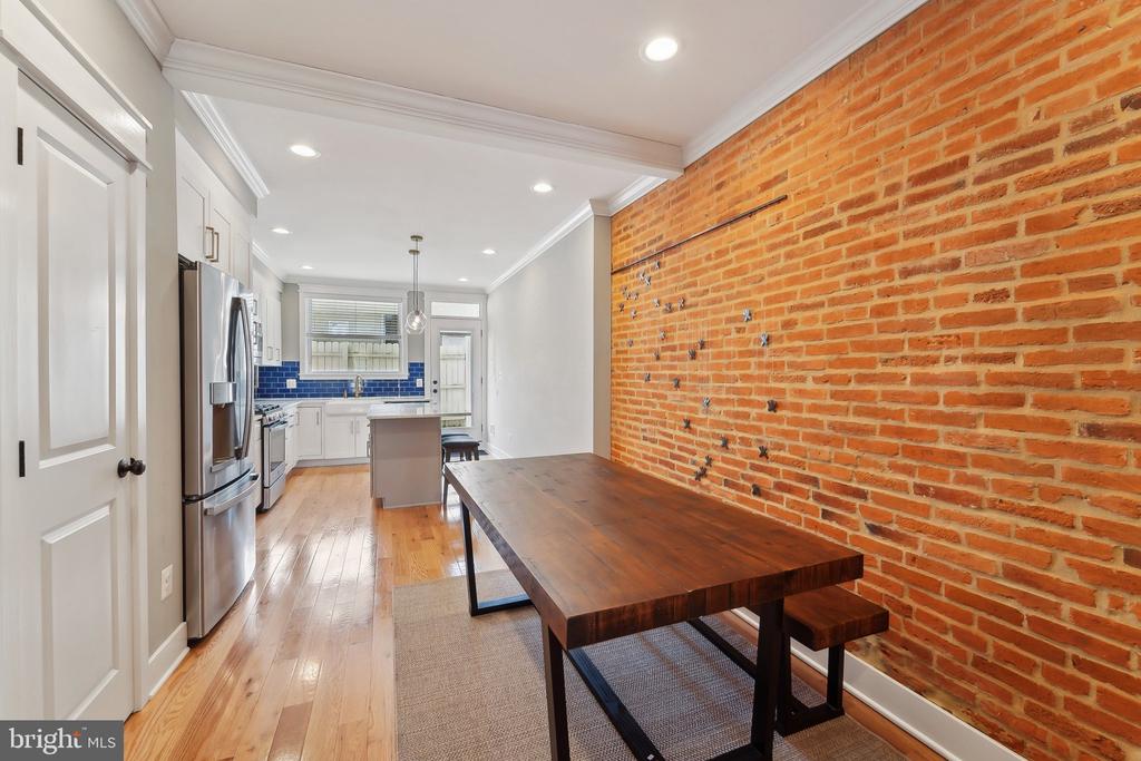 1511 William St