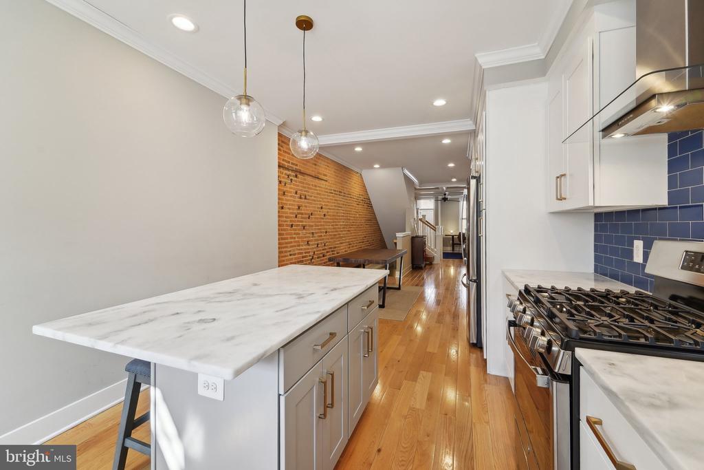 1511 William St