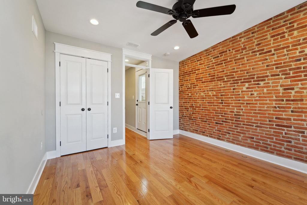 1511 William St