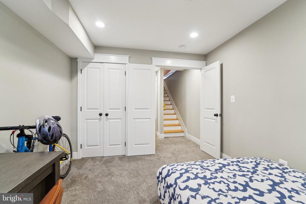 1511 William St