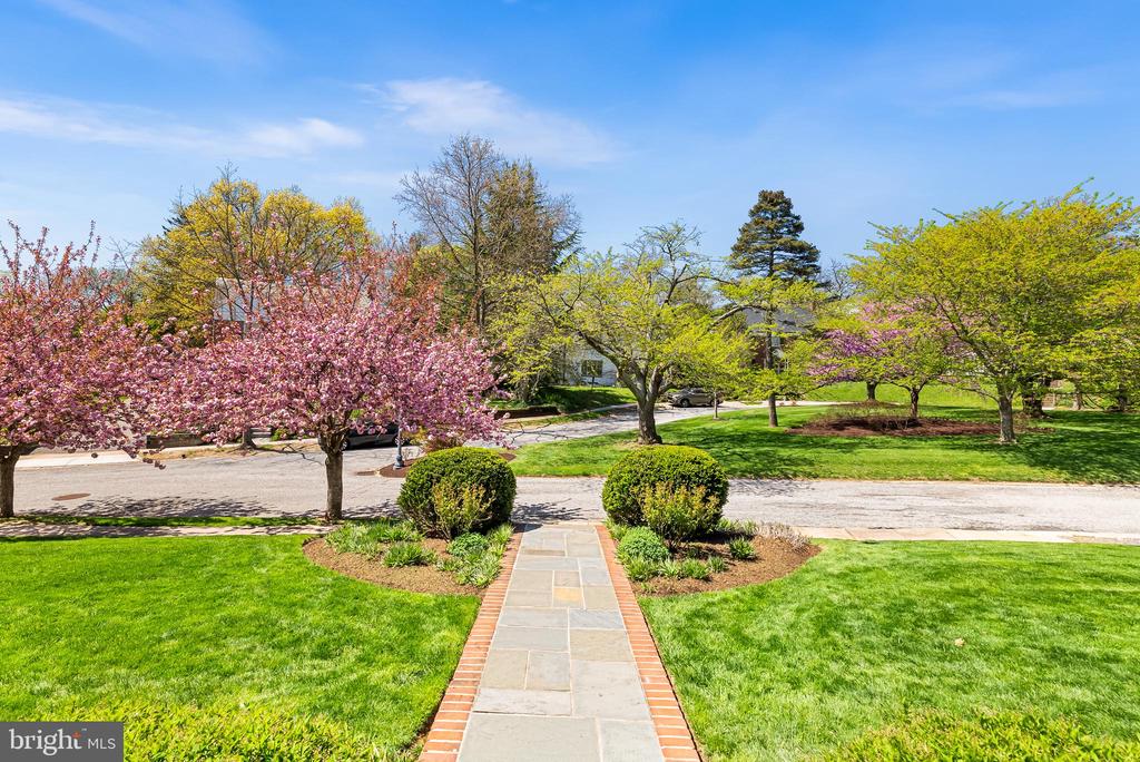 4409 Bedford Pl