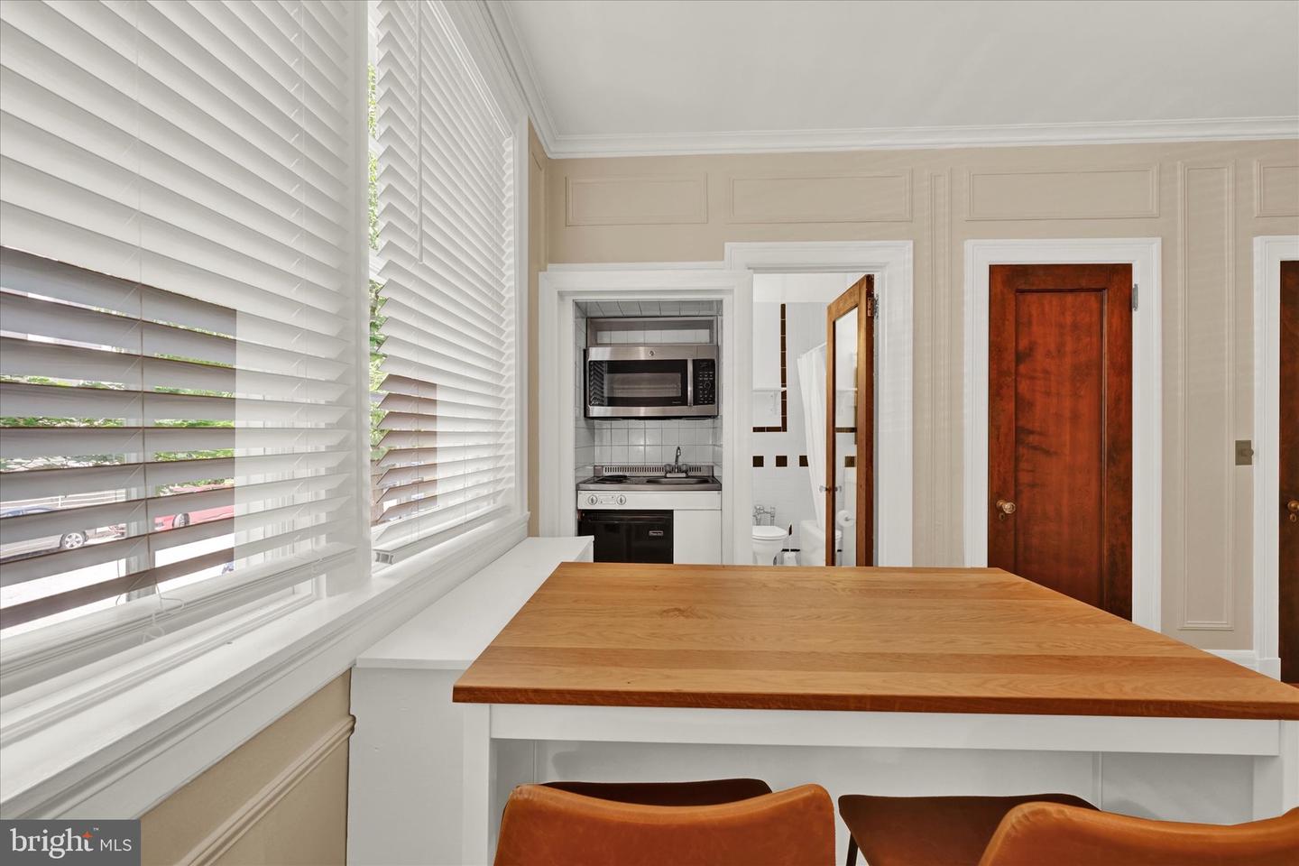 3401 GREENWAY #105