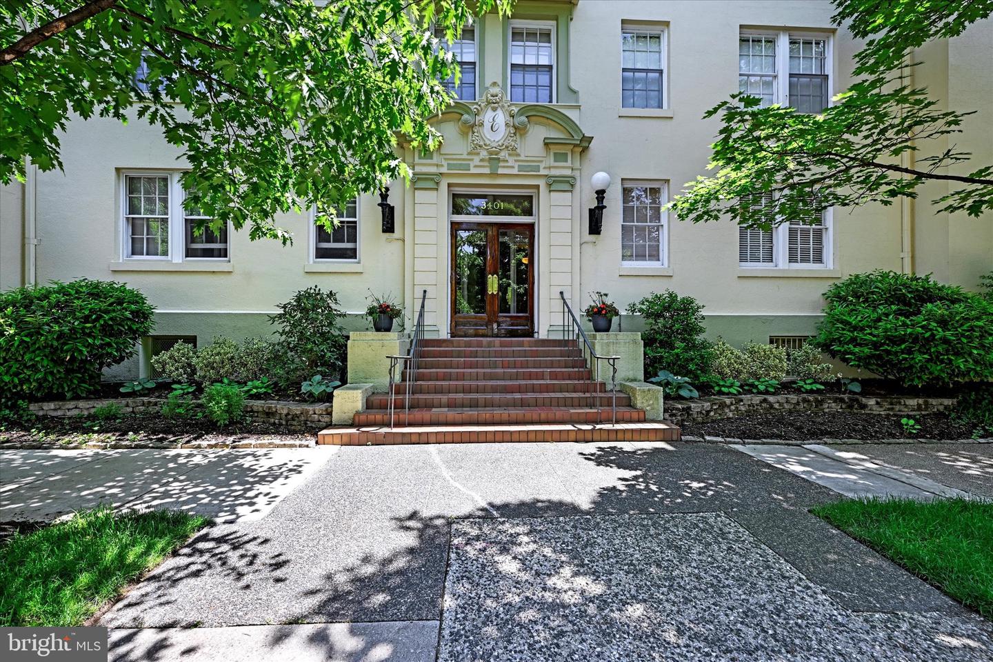 3401 GREENWAY #105