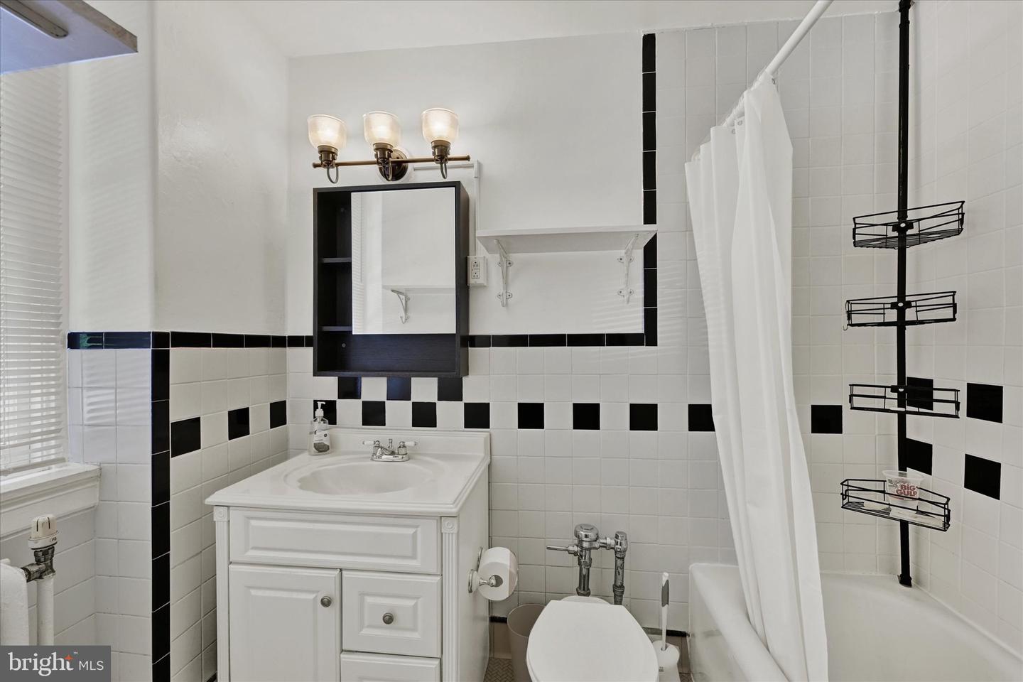 3401 GREENWAY #105