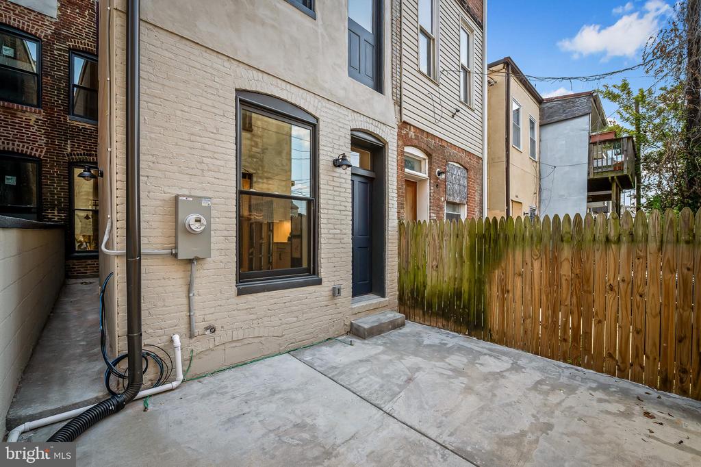 448 E 22ND STREET