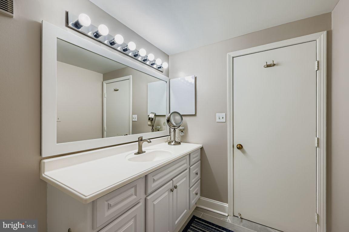 250 PRESIDENT STREET 605