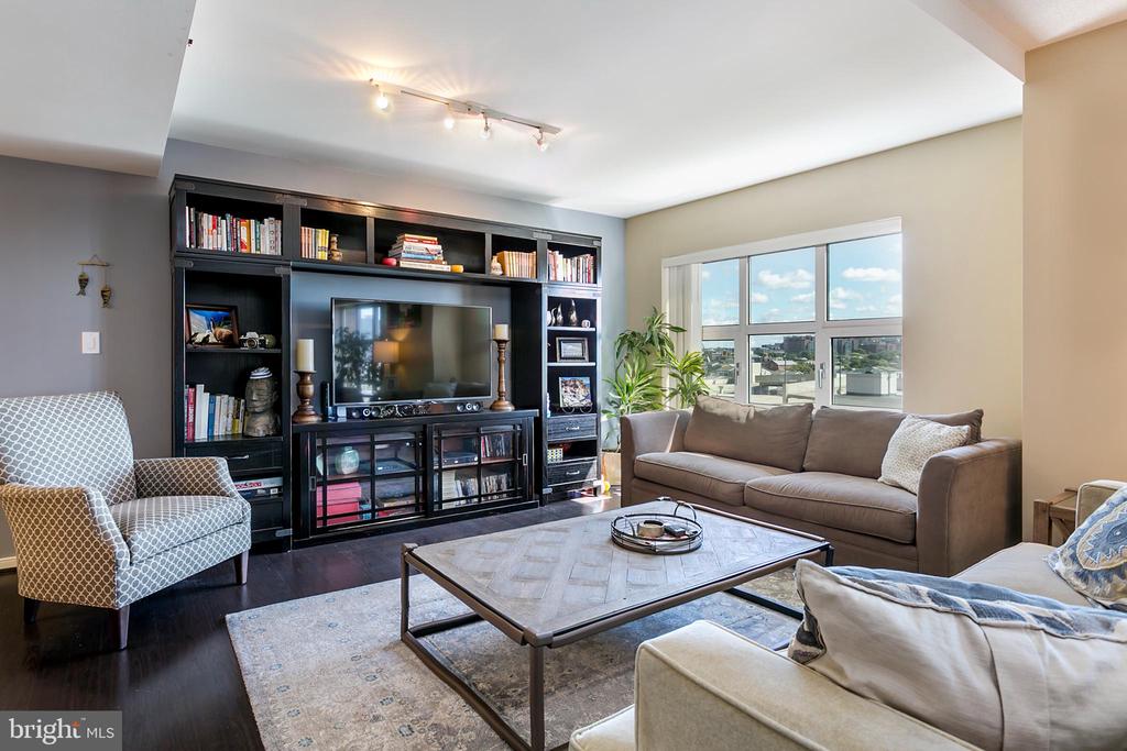 250 PRESIDENT STREET 605