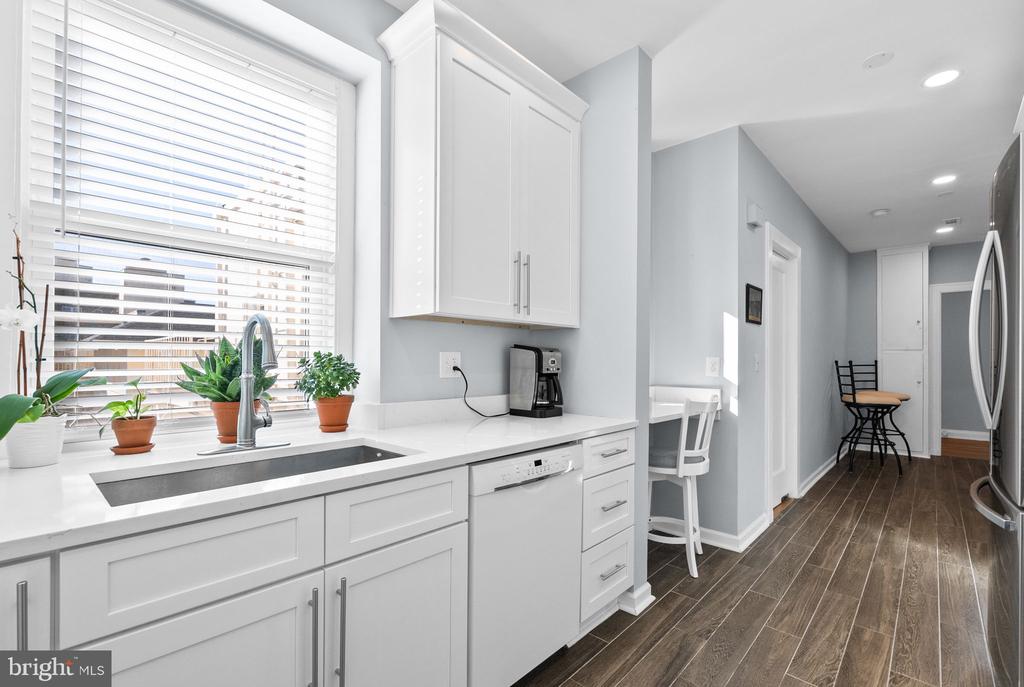 3405 GREENWAY 406