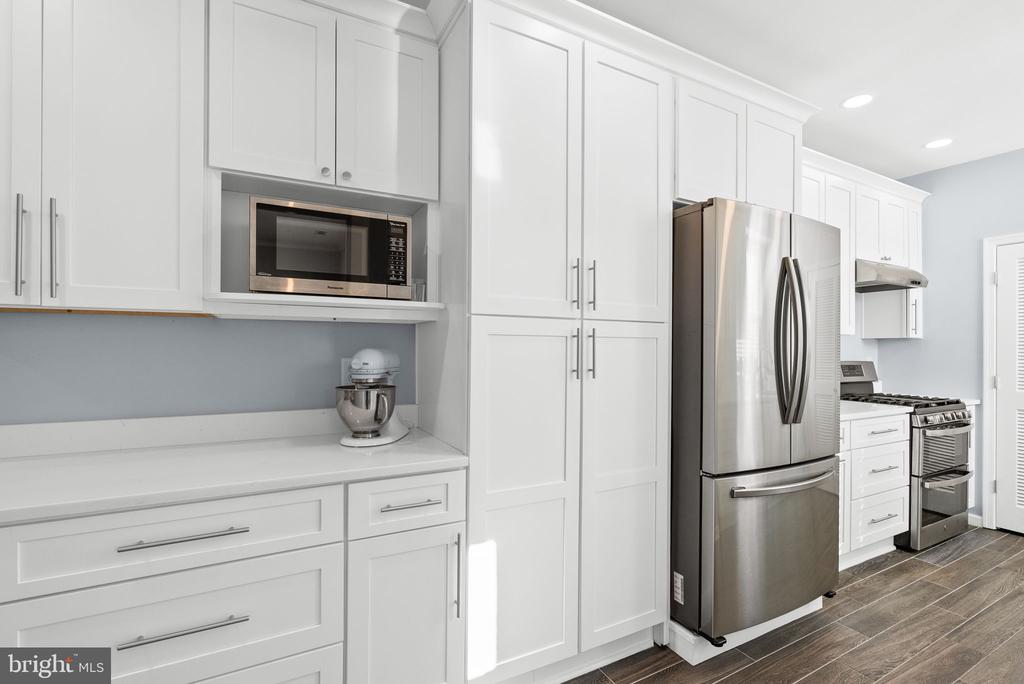 3405 GREENWAY 406
