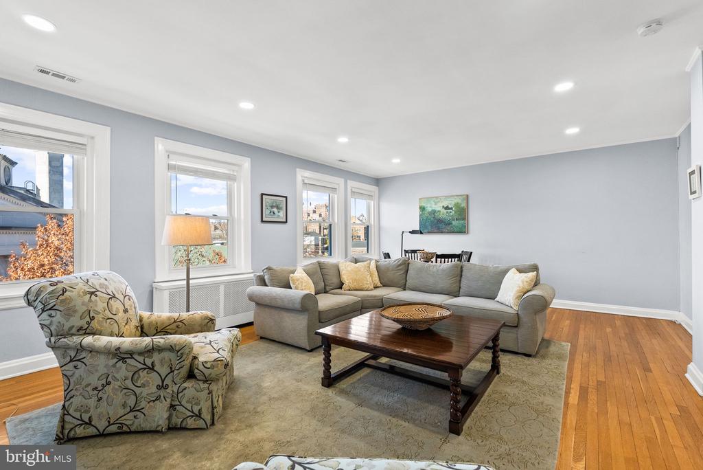 3405 GREENWAY 406