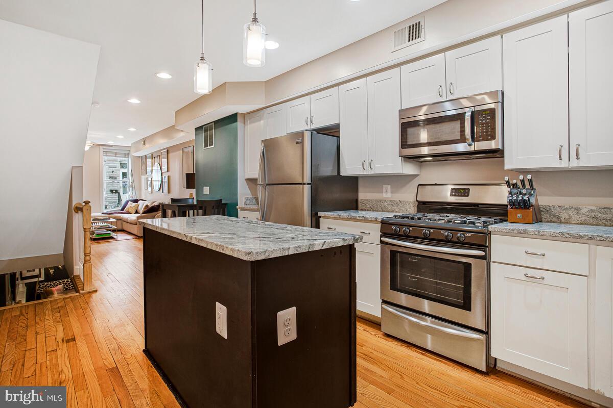 432 E CLEMENT STREET