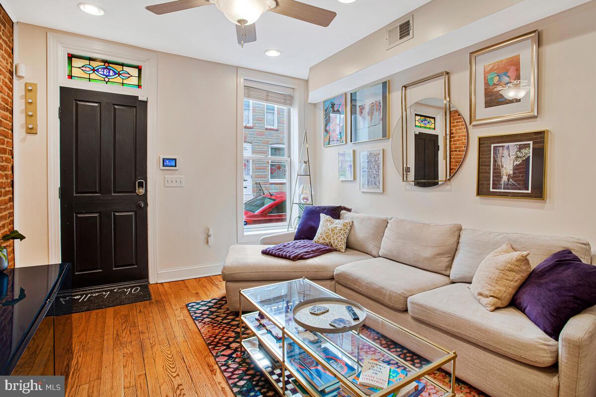 432 E CLEMENT STREET