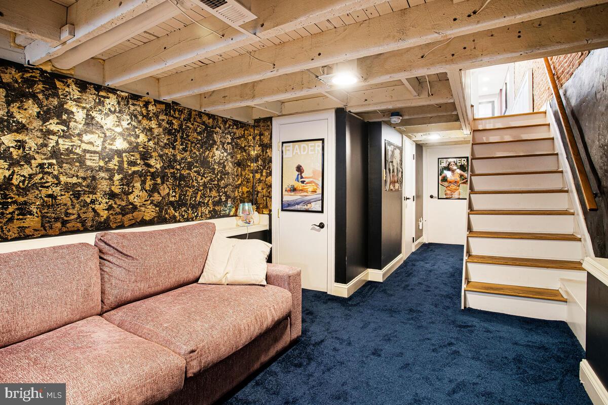 432 E CLEMENT STREET