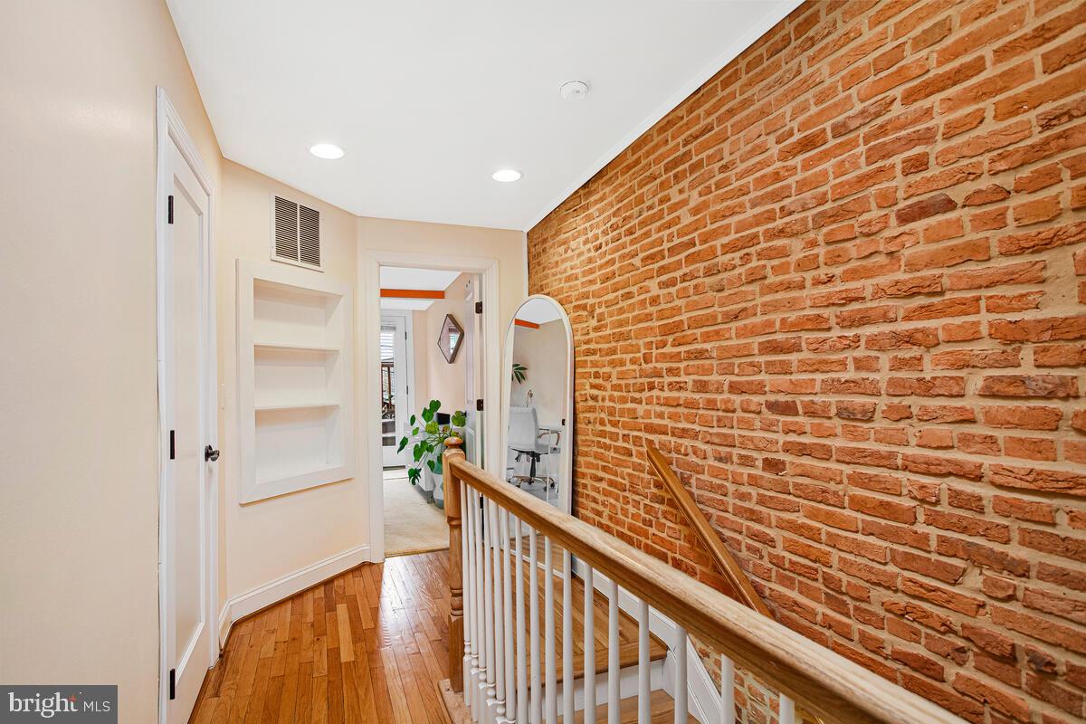 432 E CLEMENT STREET