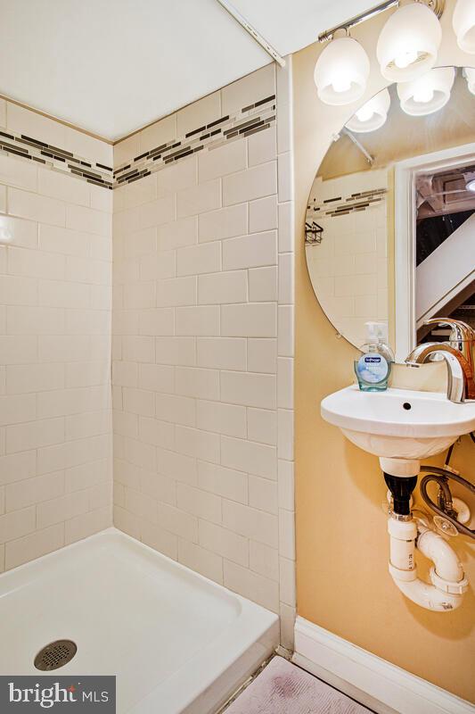 432 E CLEMENT STREET