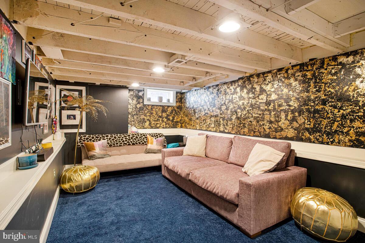 432 E CLEMENT STREET