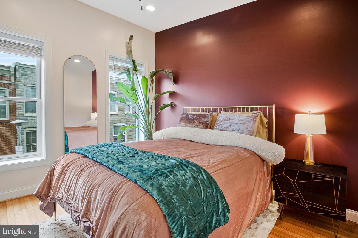 432 E CLEMENT STREET