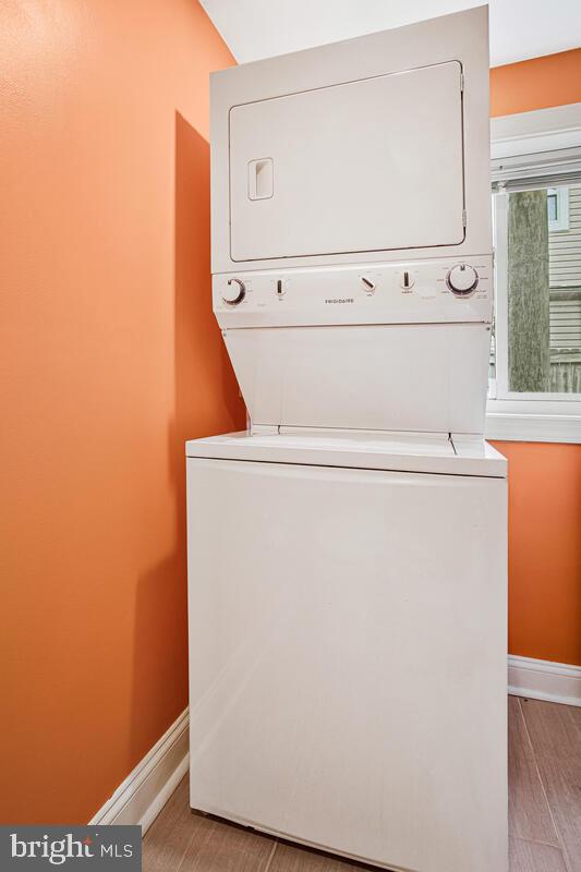 432 E CLEMENT STREET