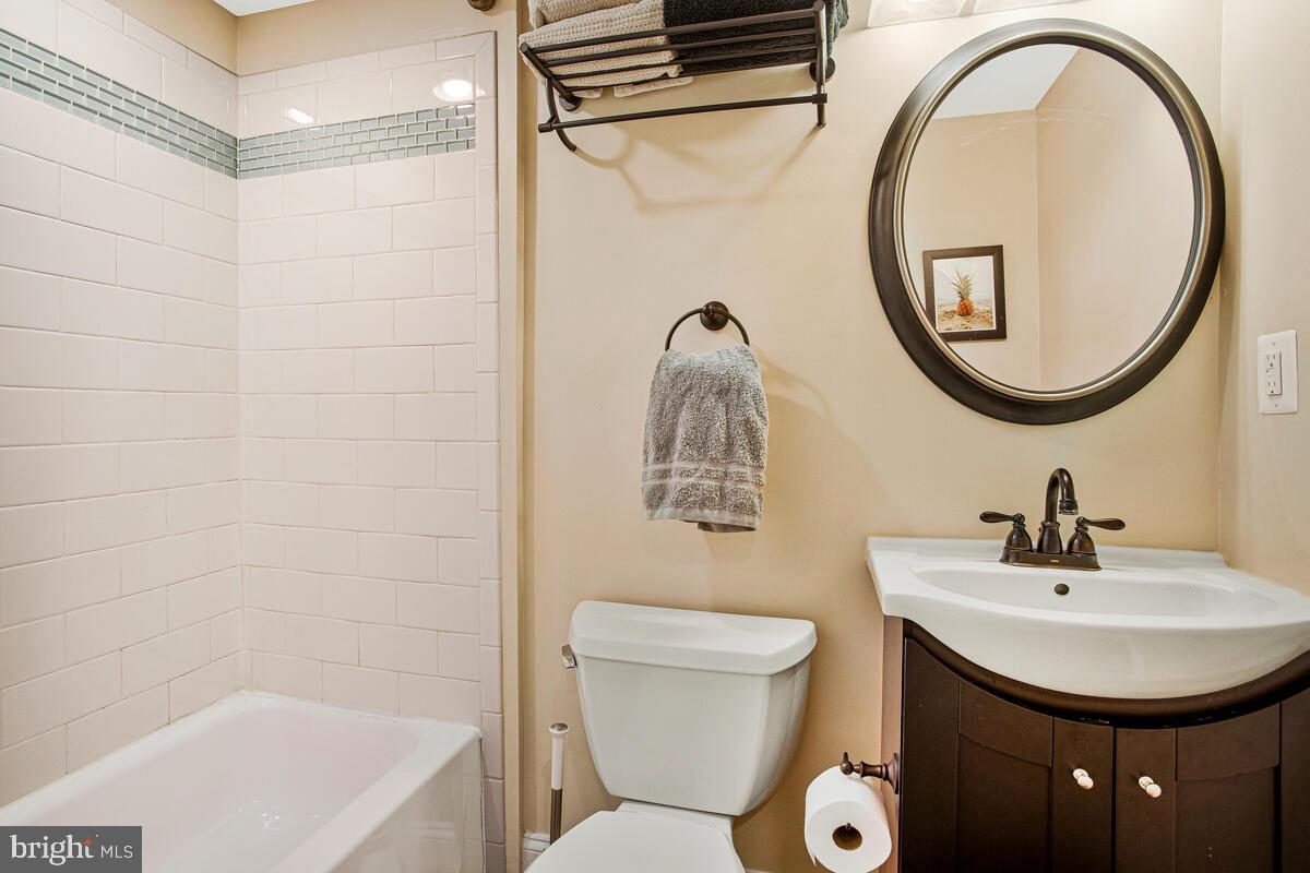 432 E CLEMENT STREET