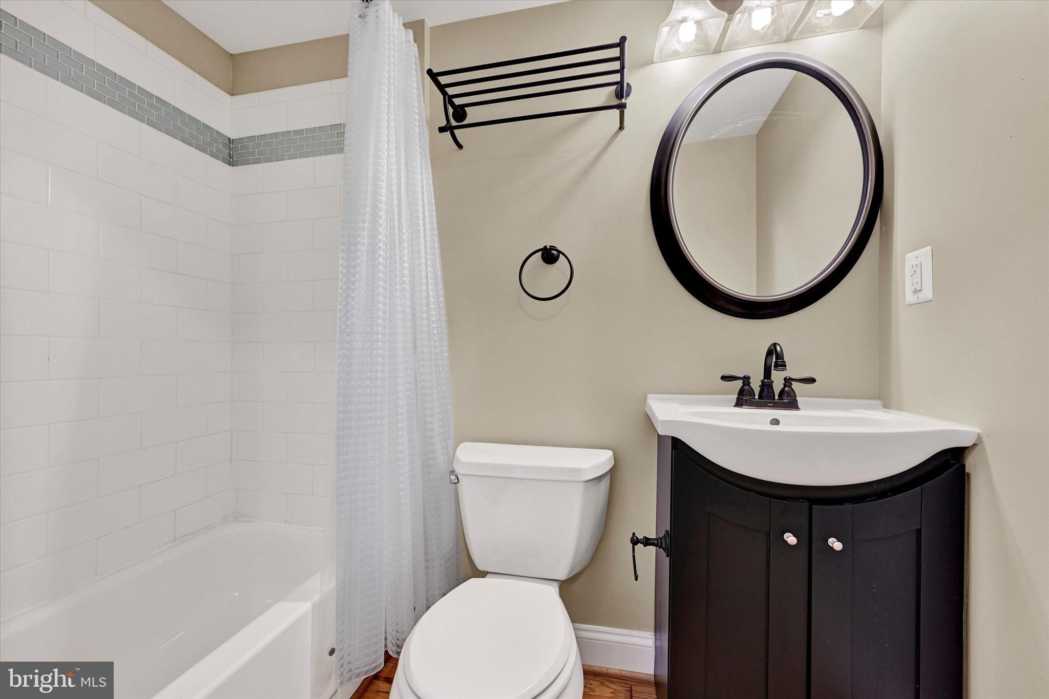 432 E CLEMENT STREET