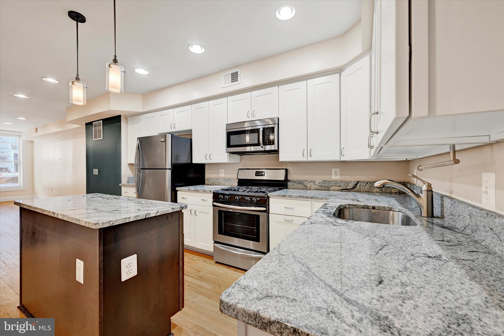 432 E CLEMENT STREET