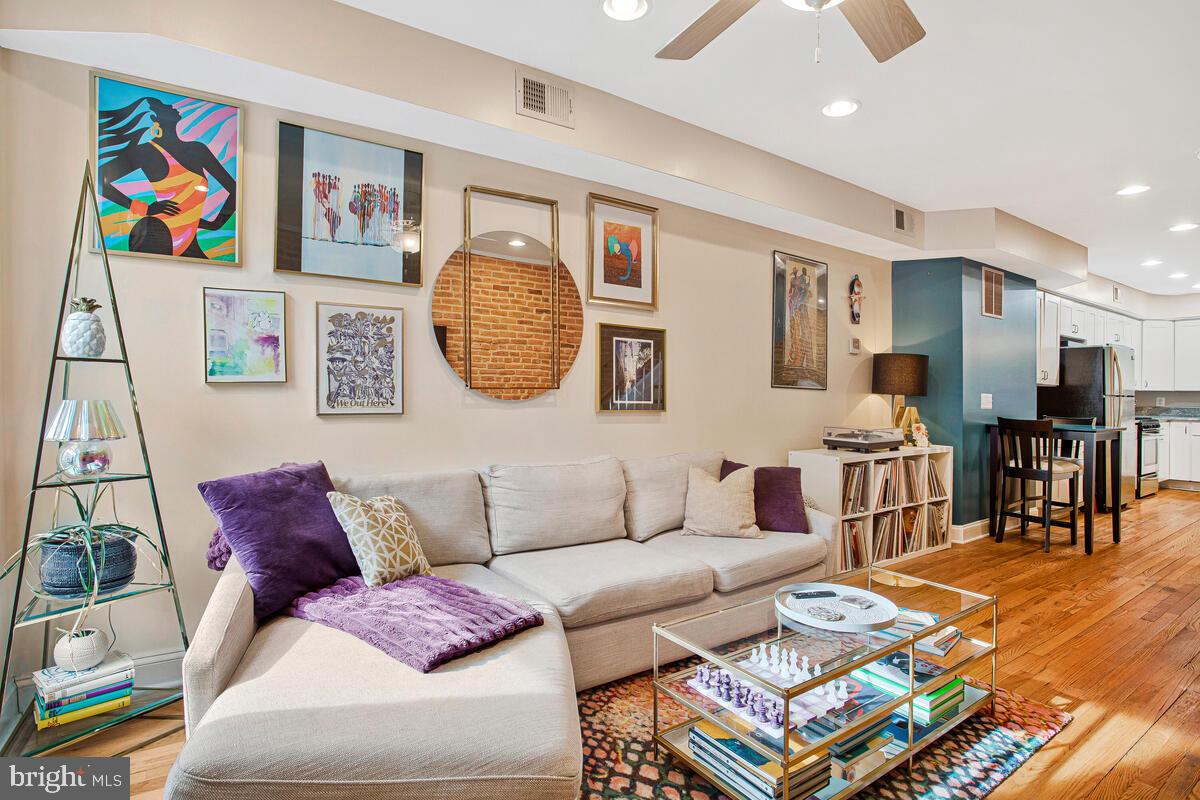 432 E CLEMENT STREET