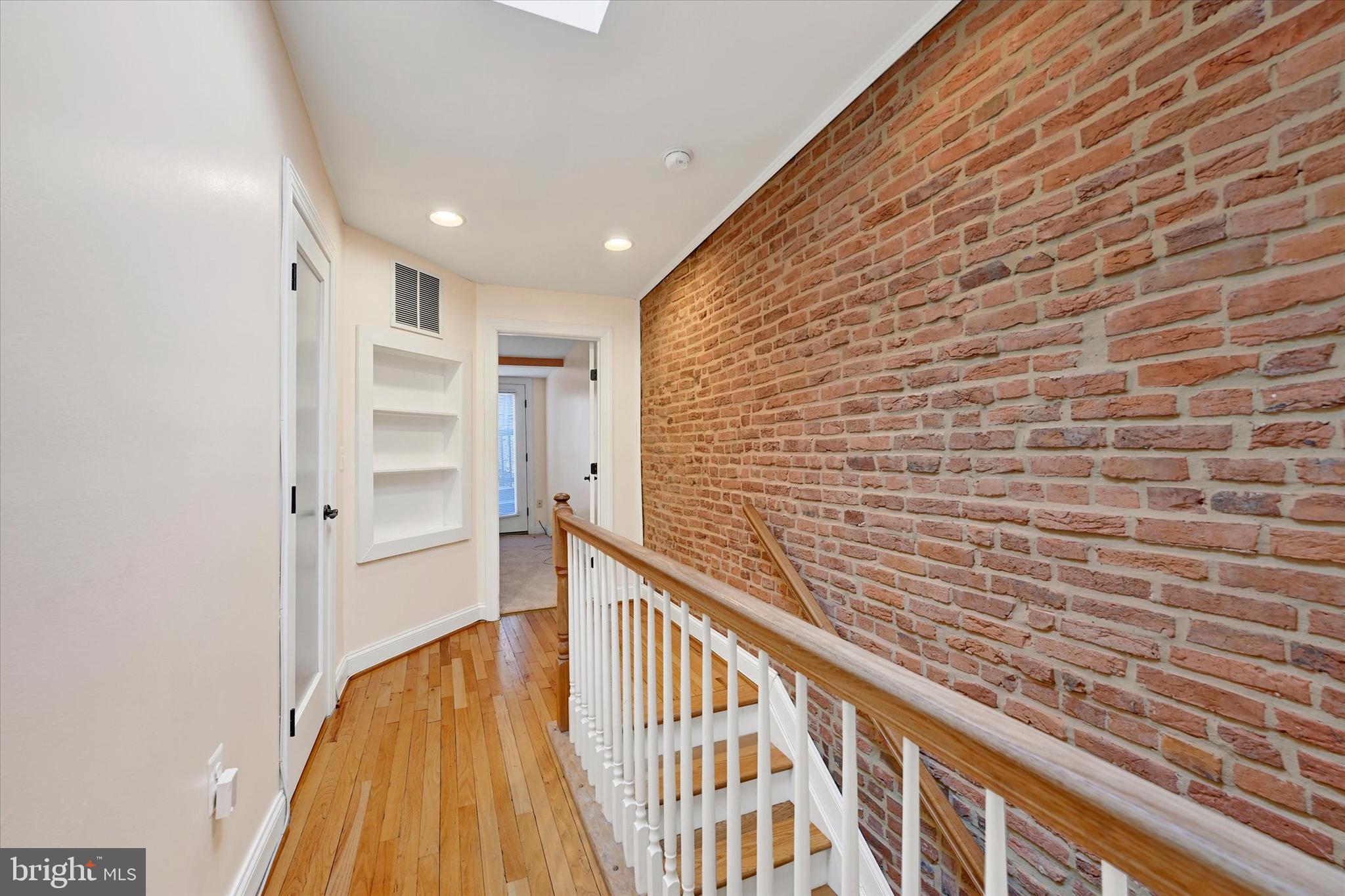 432 E CLEMENT STREET